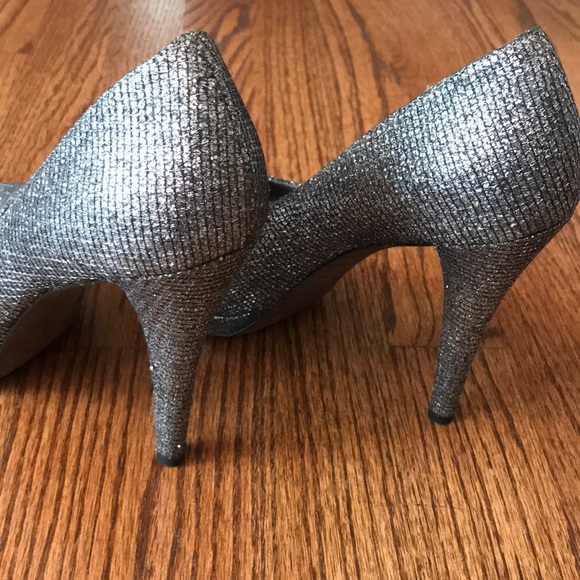 Vera Wang Glitter Metallic Pumps - Picture 6 of 8